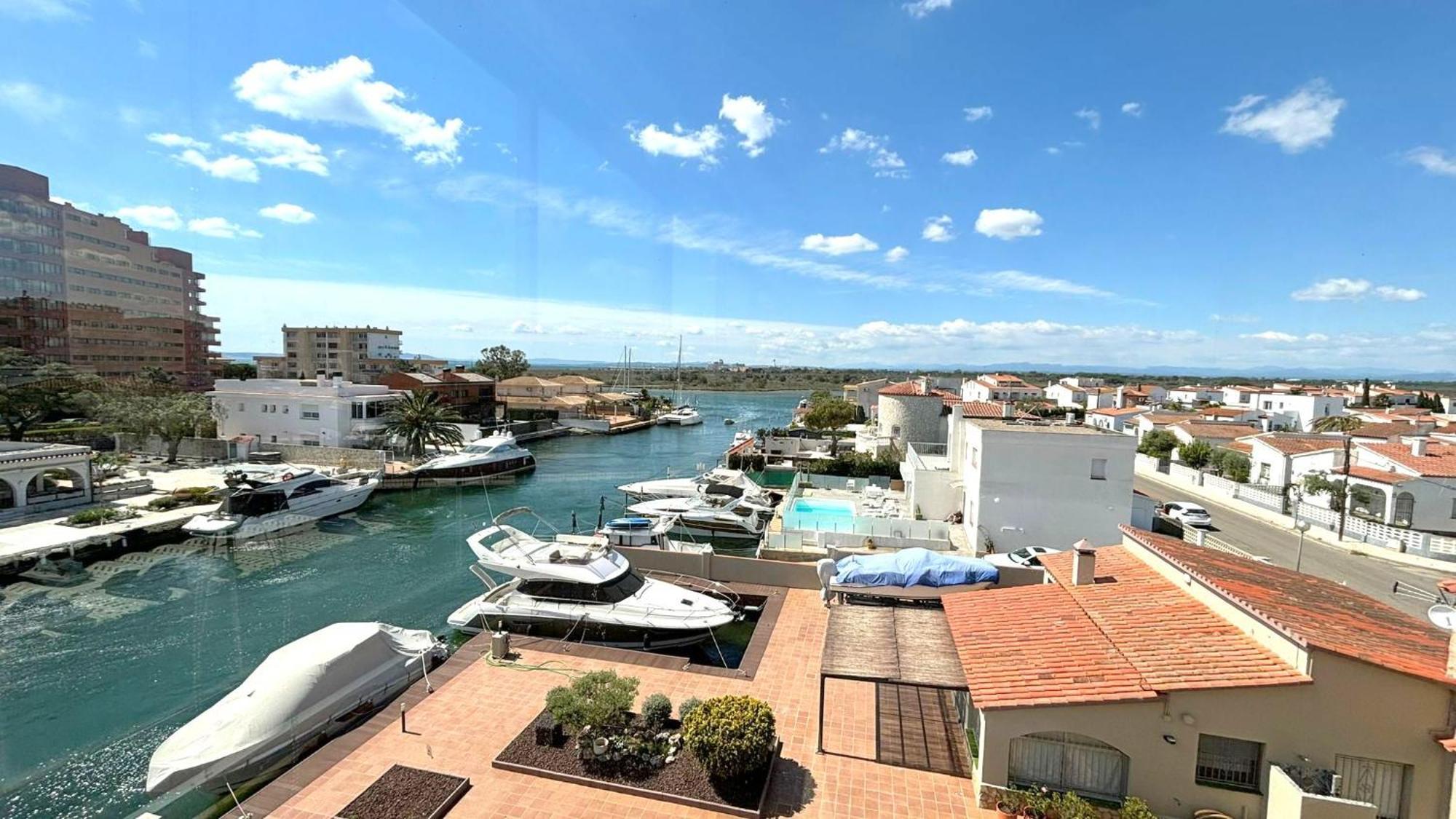 Cap Llarg Apartman Roses Kültér fotó