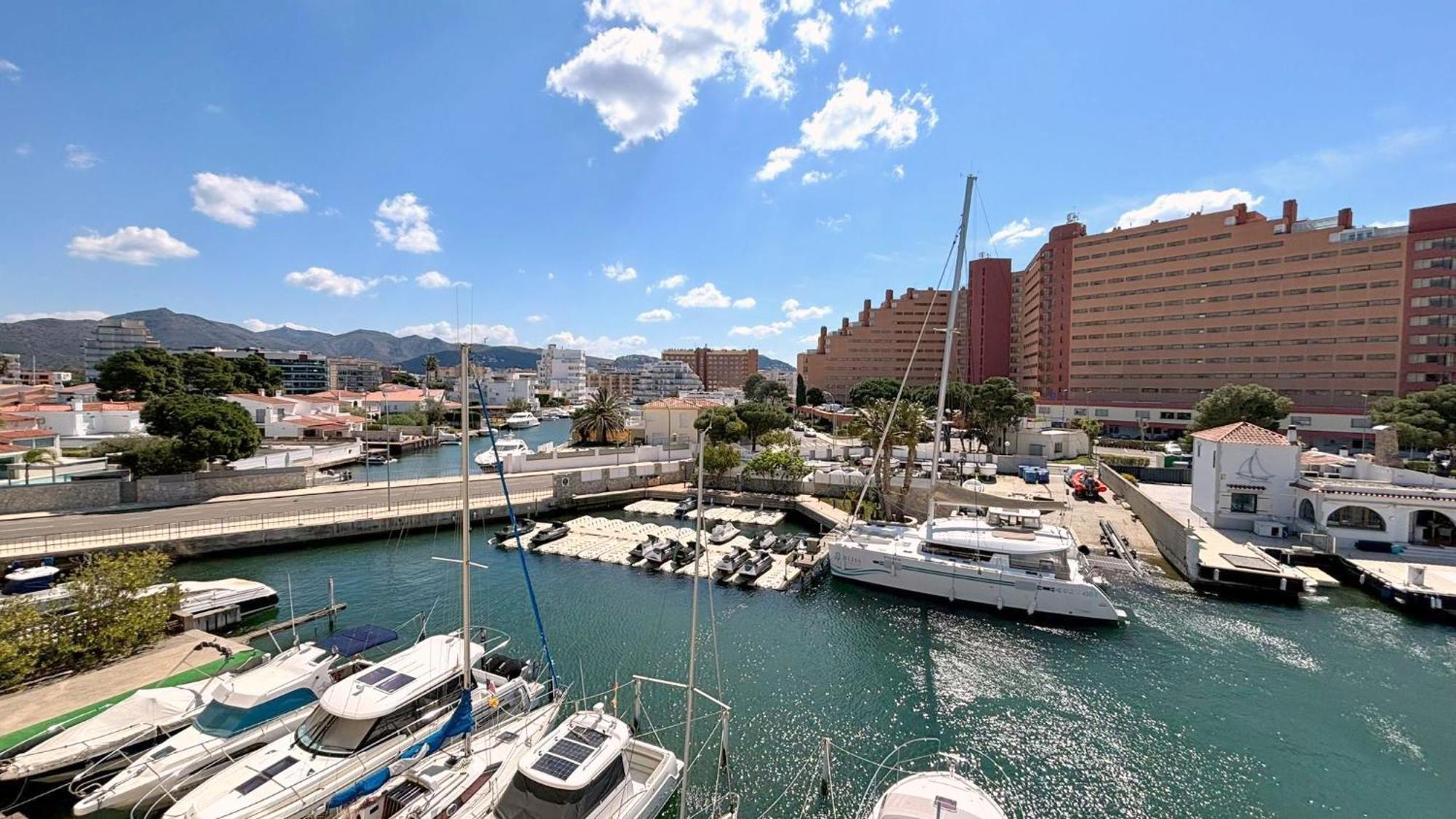 Cap Llarg Apartman Roses Kültér fotó